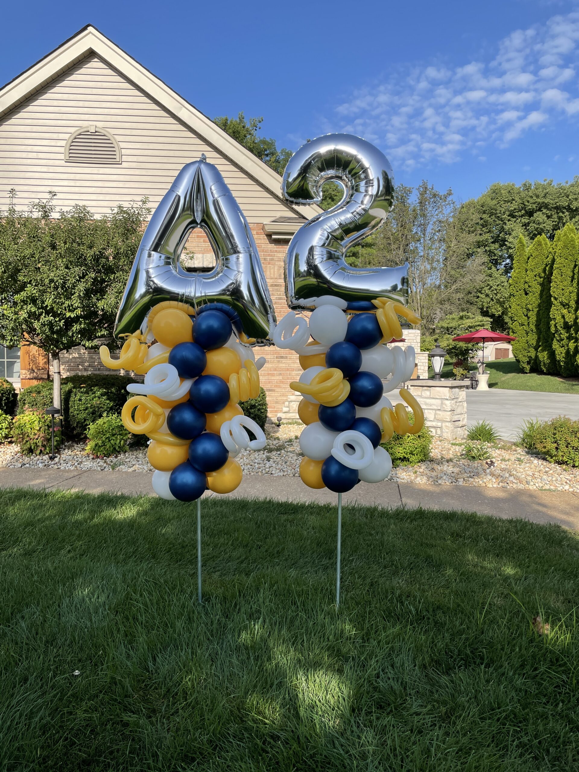 Balloon letters yard – Premier Entertainment